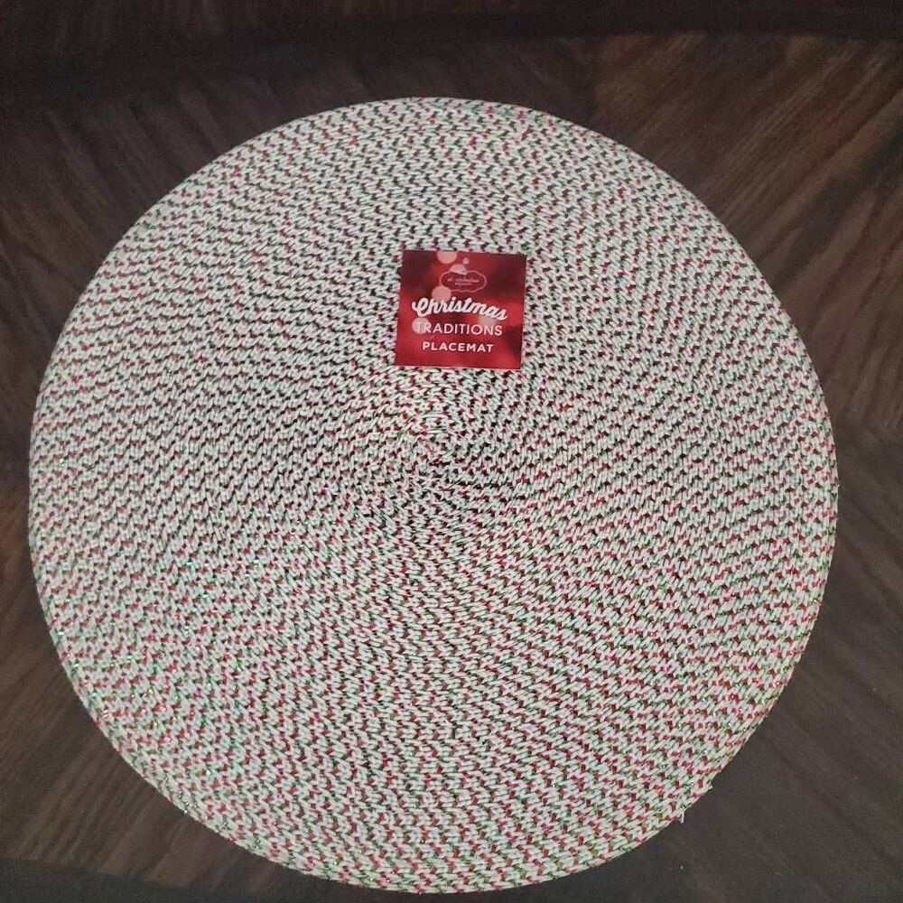 NWT ST NICHOLAS SQUARE HOLIDAY PLACEMATS